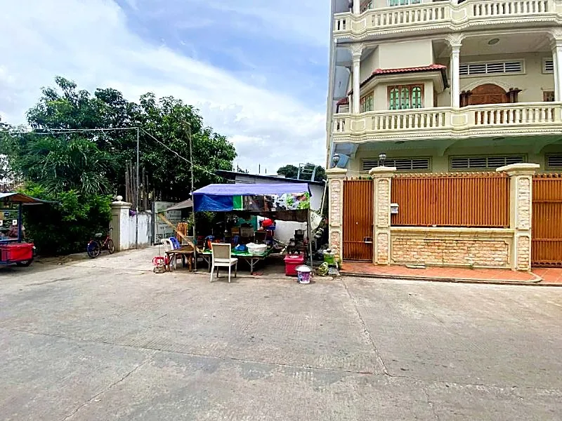 Bank Auction: Commercial Building, 265 m² in Boeng Kak Ti Muoy, Phnom Penh