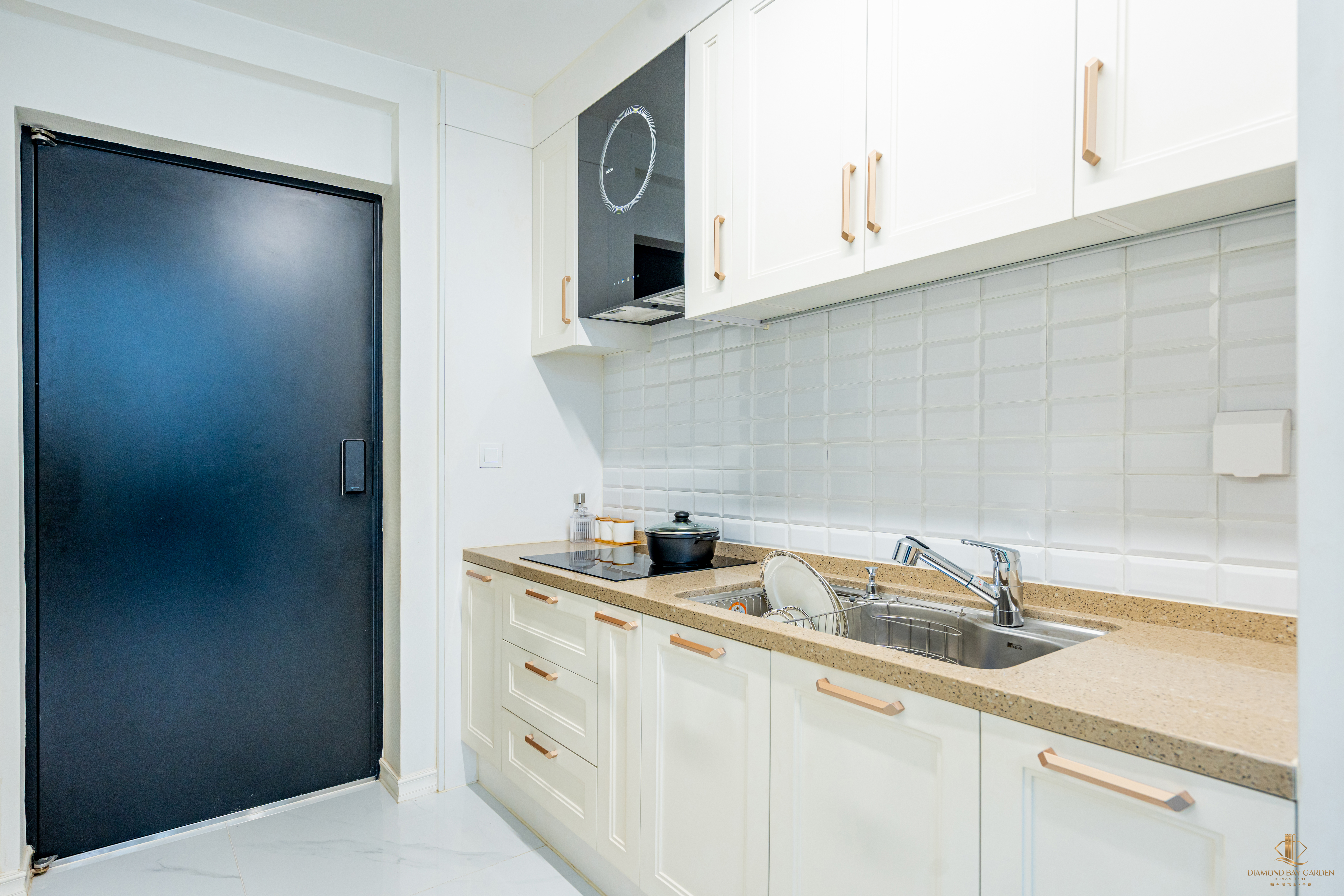 Riverfront Condo for Sale in Diamond Bay, view 2