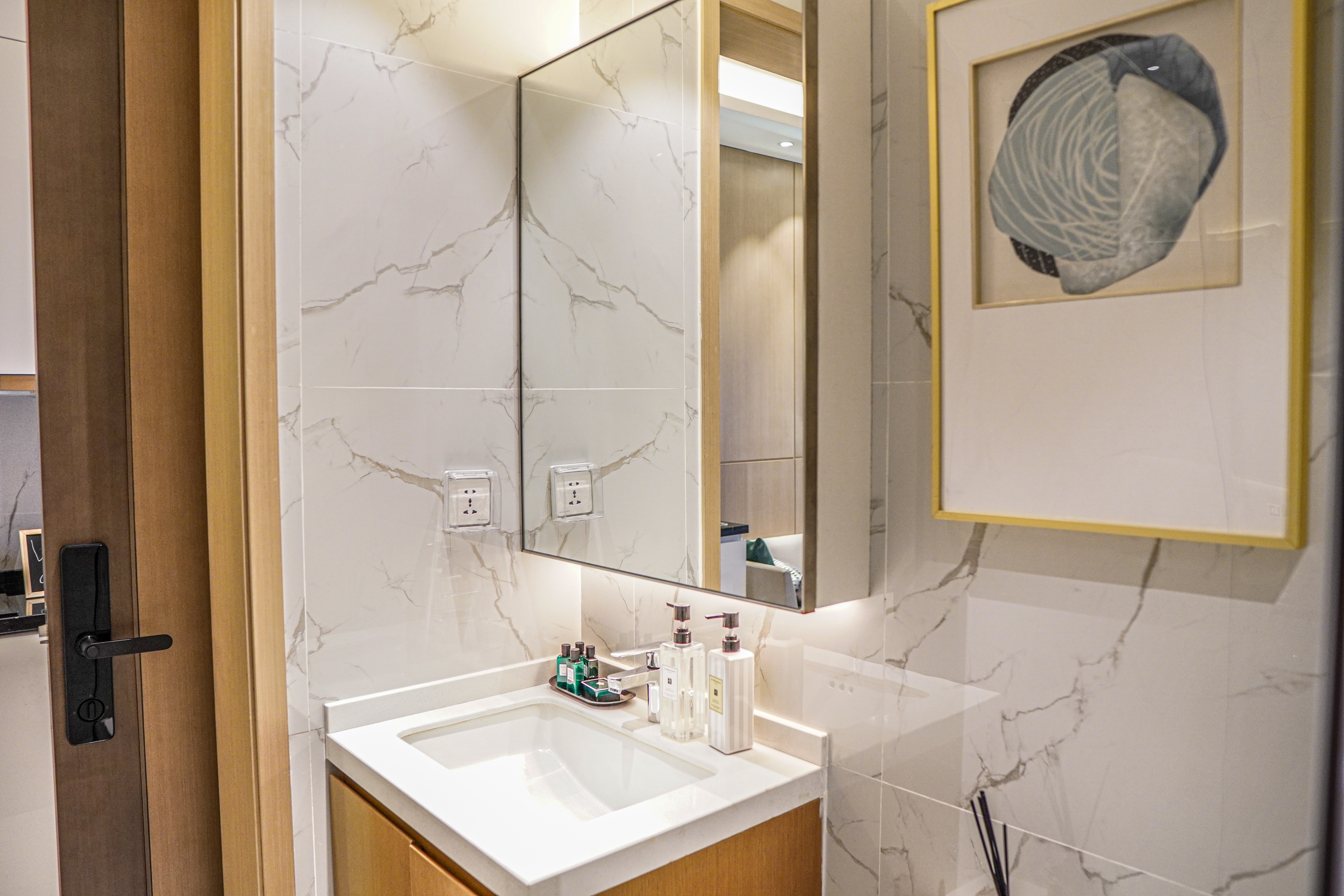 Luxury Studio for Sale in Le Condé BKK1, view 2