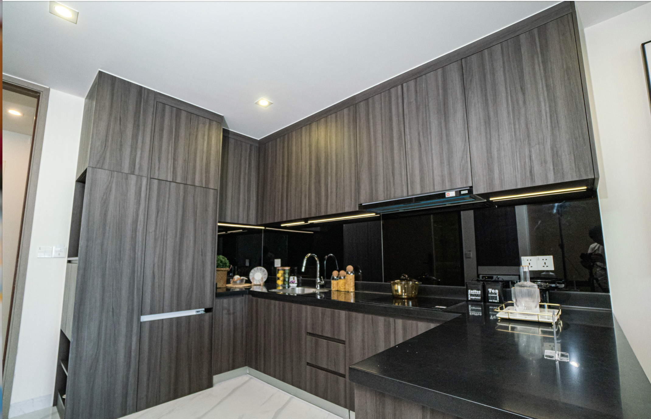 Luxury 1-Bedroom Condo for Sale – 5-Star Hotel Management, Infinity Pool & Gym Experience, view 2