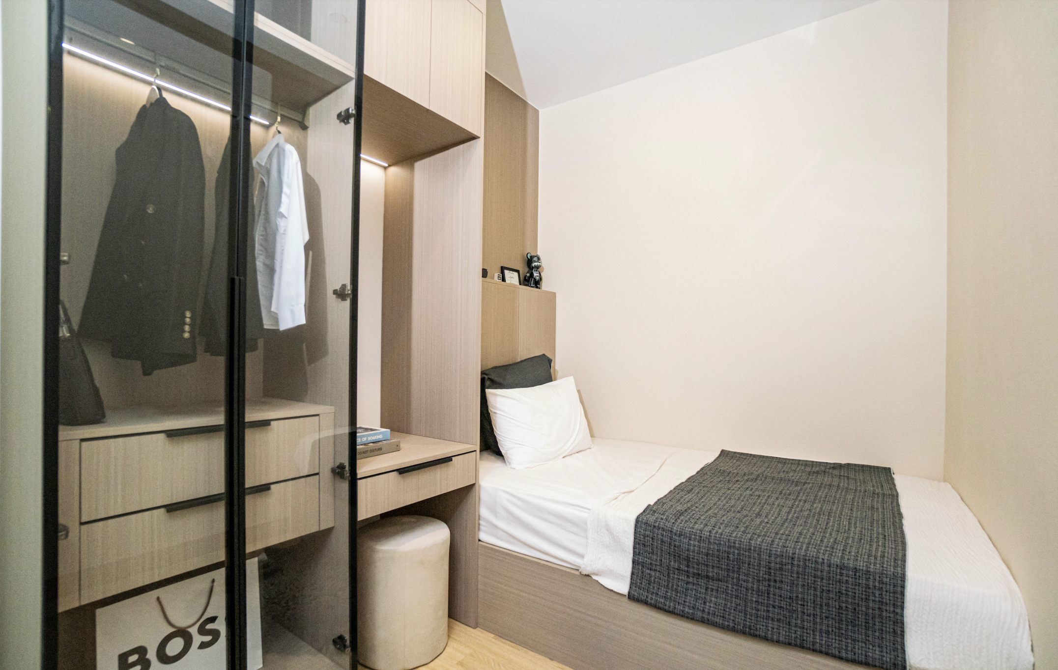 Luxury 1-Bedroom Condo for Sale – 5-Star Hotel Management, Infinity Pool & Gym Experience, view 4