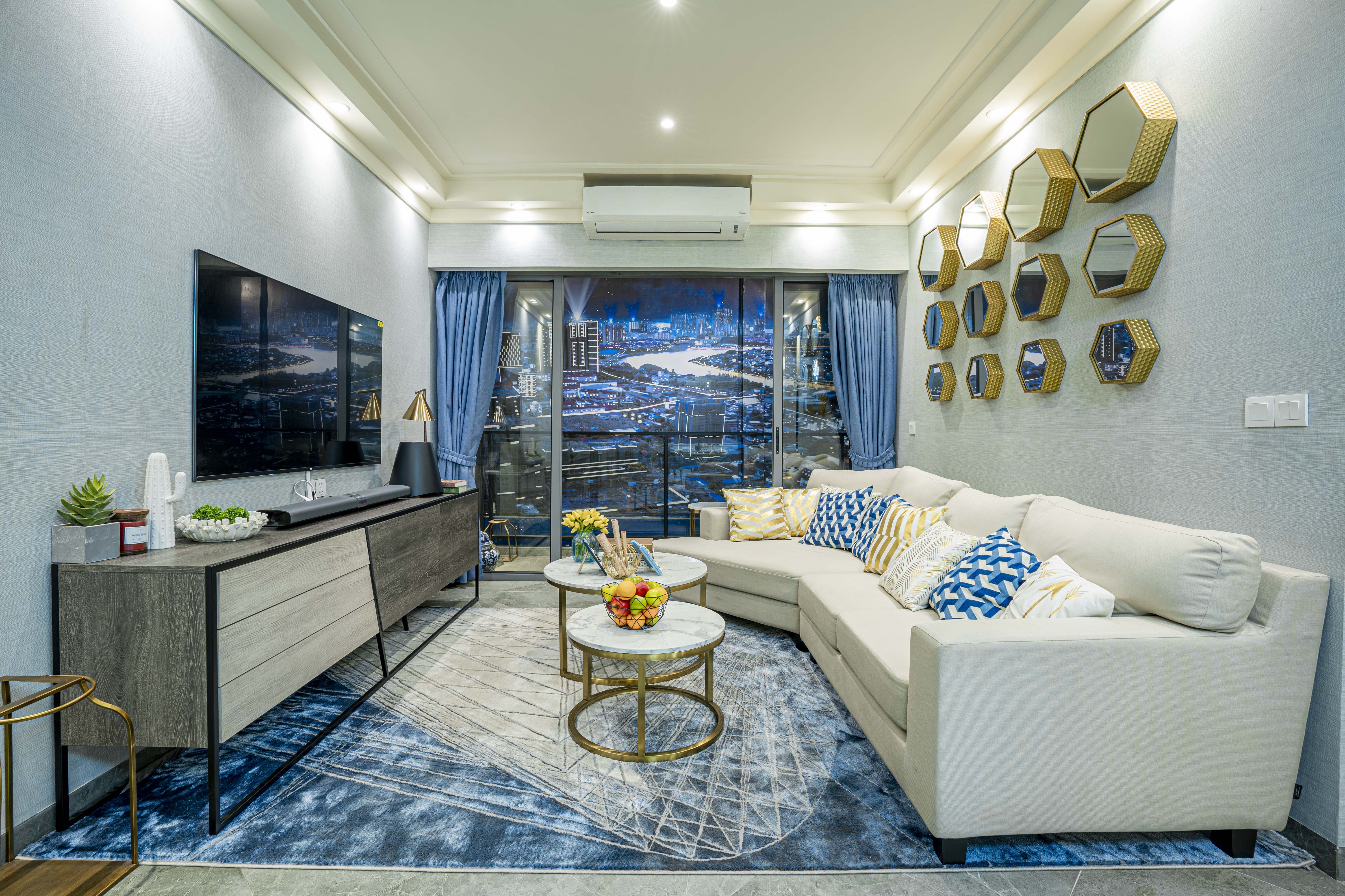 Luxurious 2-Bedroom Duplex at Urban Village, view 4