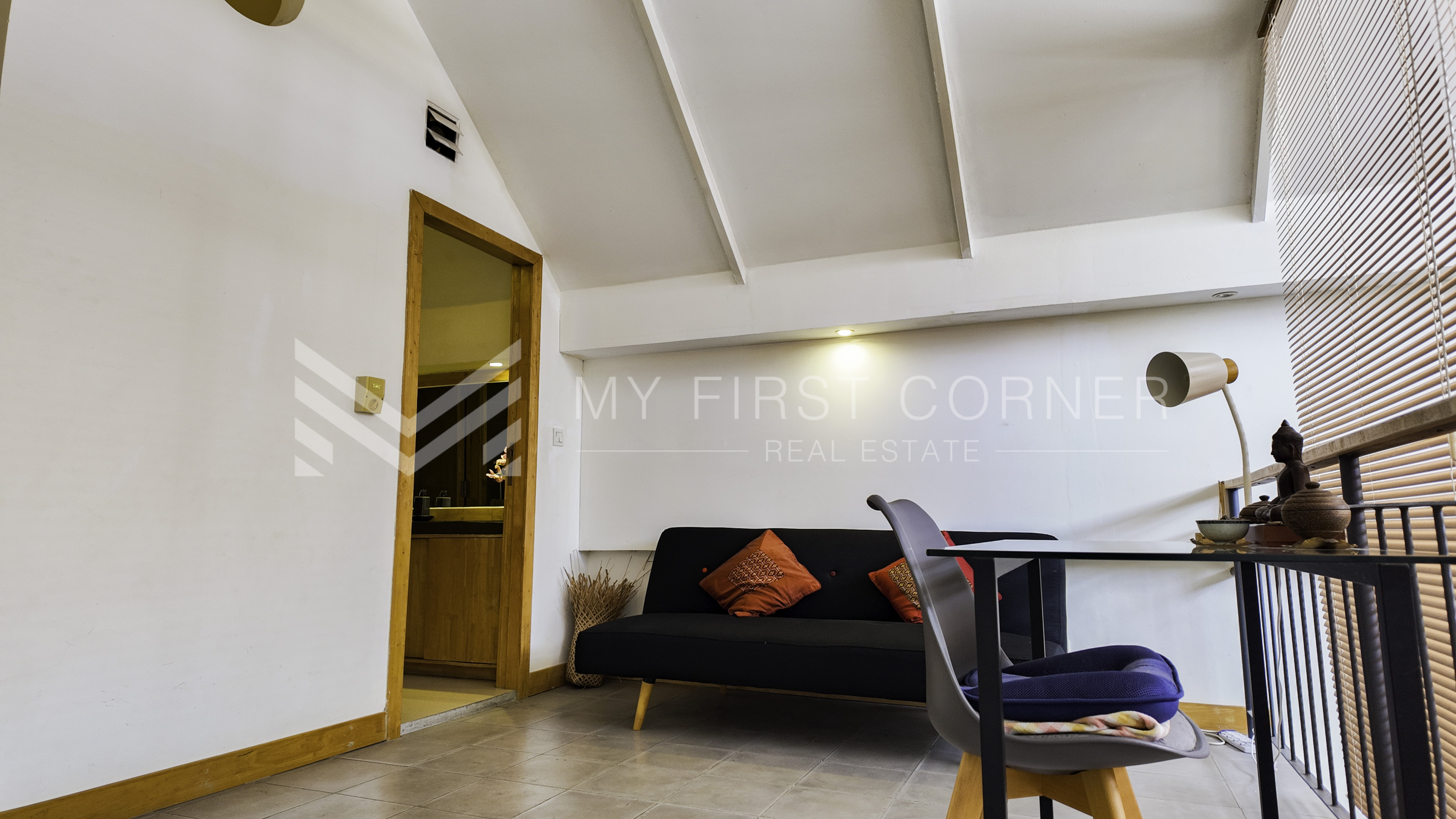 Renovated Duplex 2-bedroom For Sale in 7 Makara, view 4