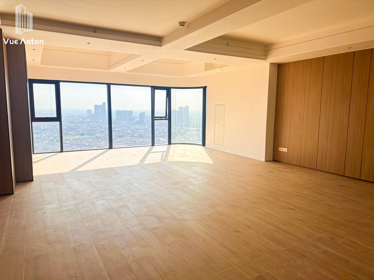 Luxury 3-Bedroom Home in Phnom Penh’s Premier Waterfront Residence, Phnom Penh