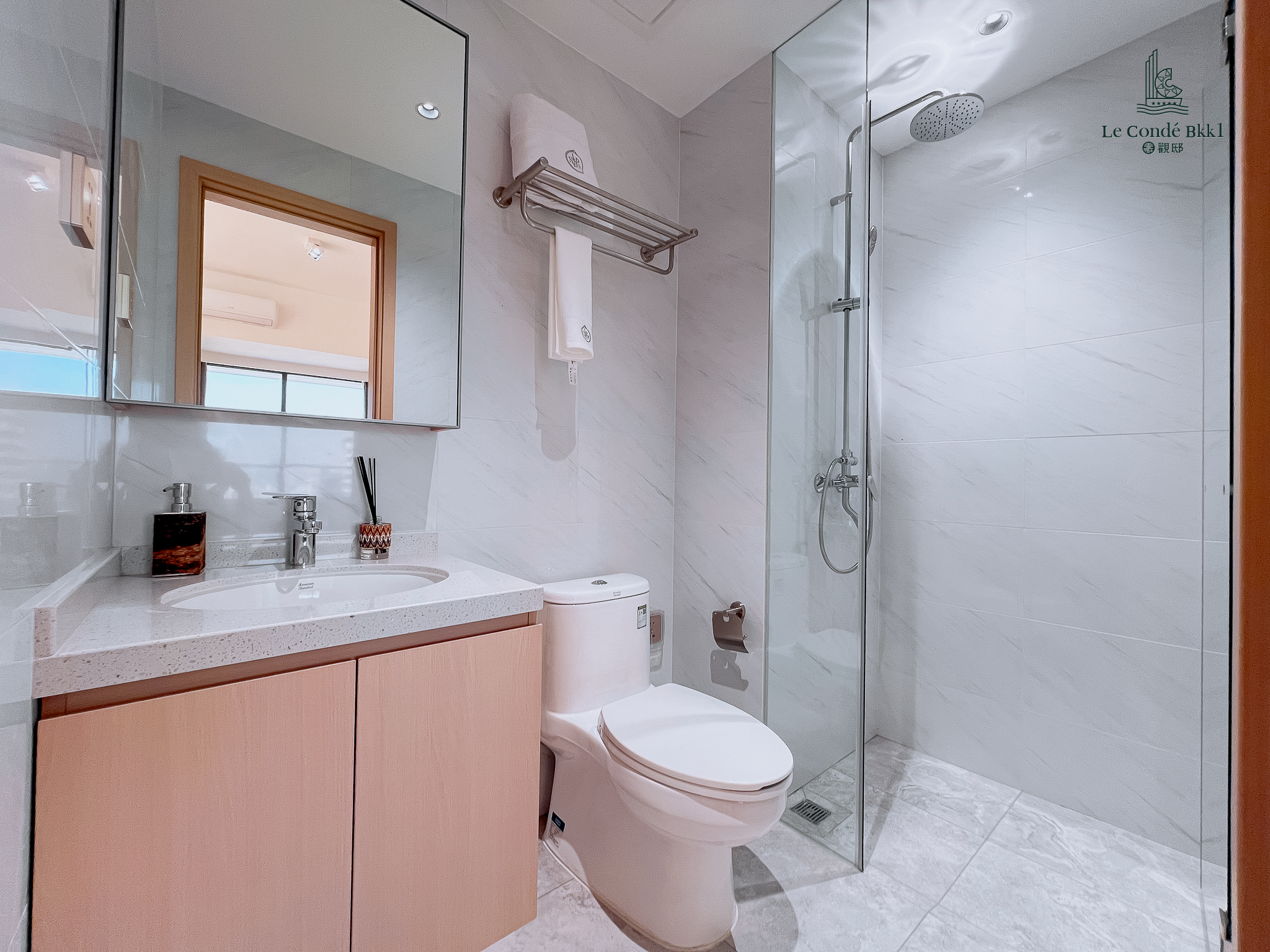 Corner 3-Bedroom Condo for Sale in Le Condé BKK1, view 3