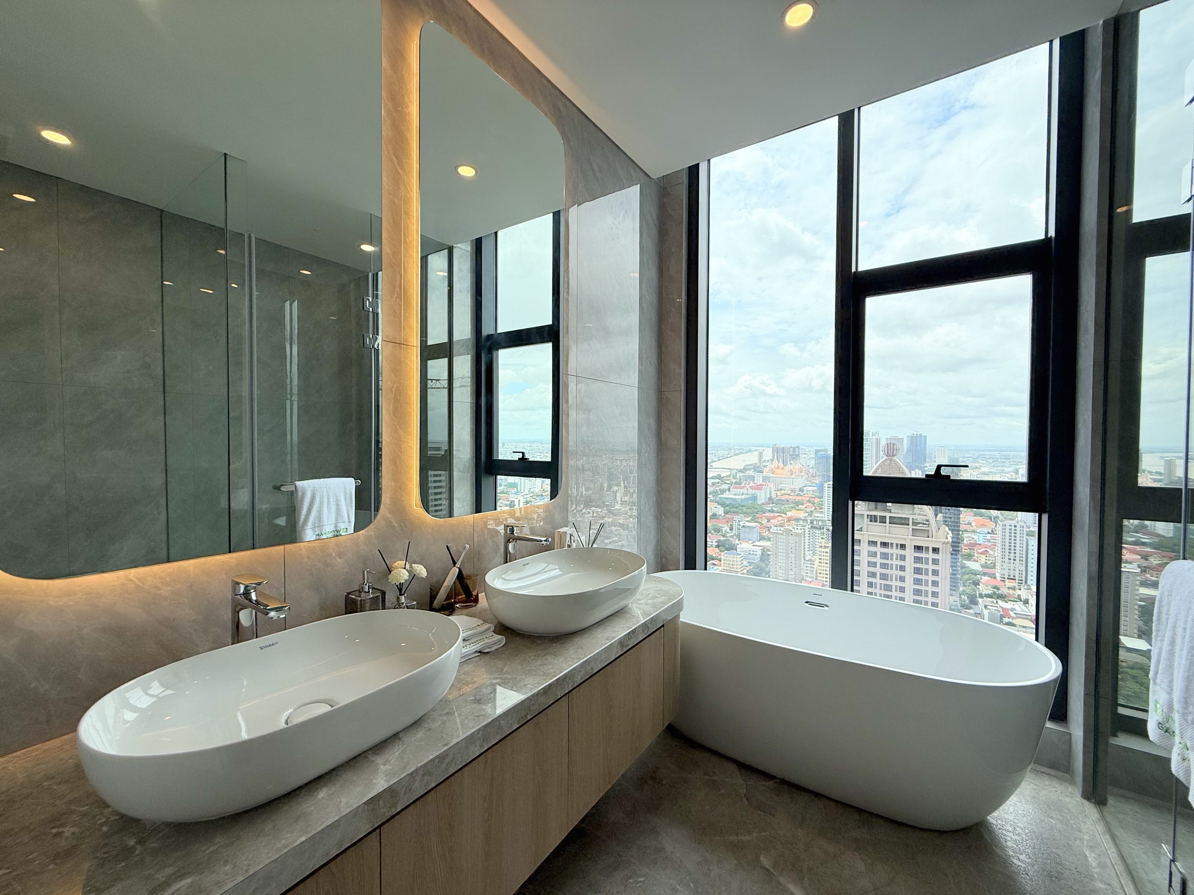 UC88 Wyndham Garden BKK1 | 3 Bedroom For Sale, view 3
