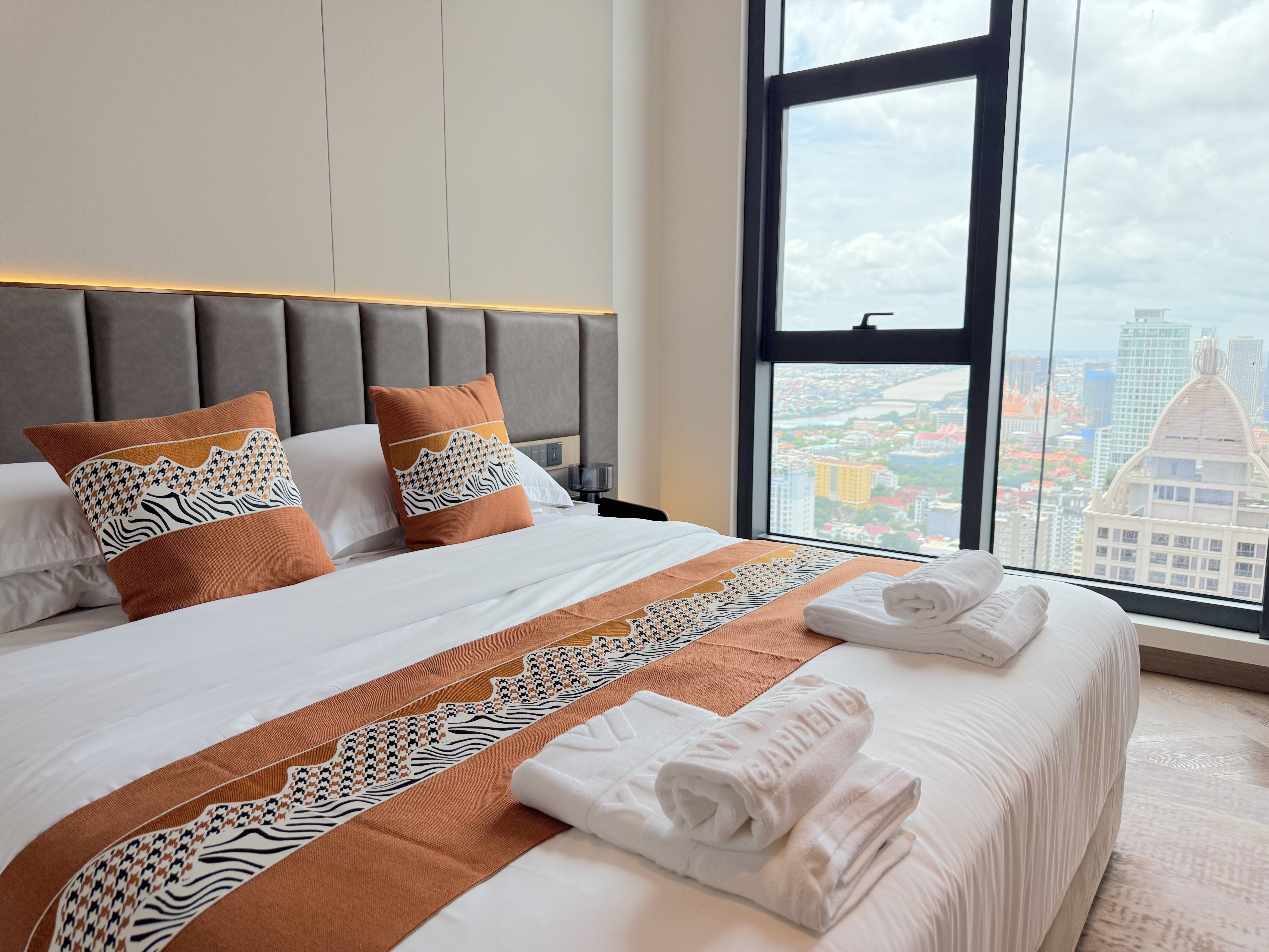 UC88 Wyndham Garden BKK1 | 3 Bedroom For Sale, view 6