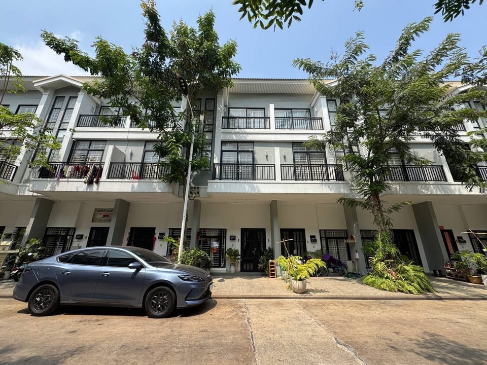 Affordable Furnished Link Villa in Borey Peng Huot, Chbar Ampov, Phnom Penh