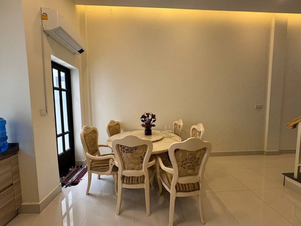 Affordable Furnished Link Villa in Borey Peng Huot, view 4