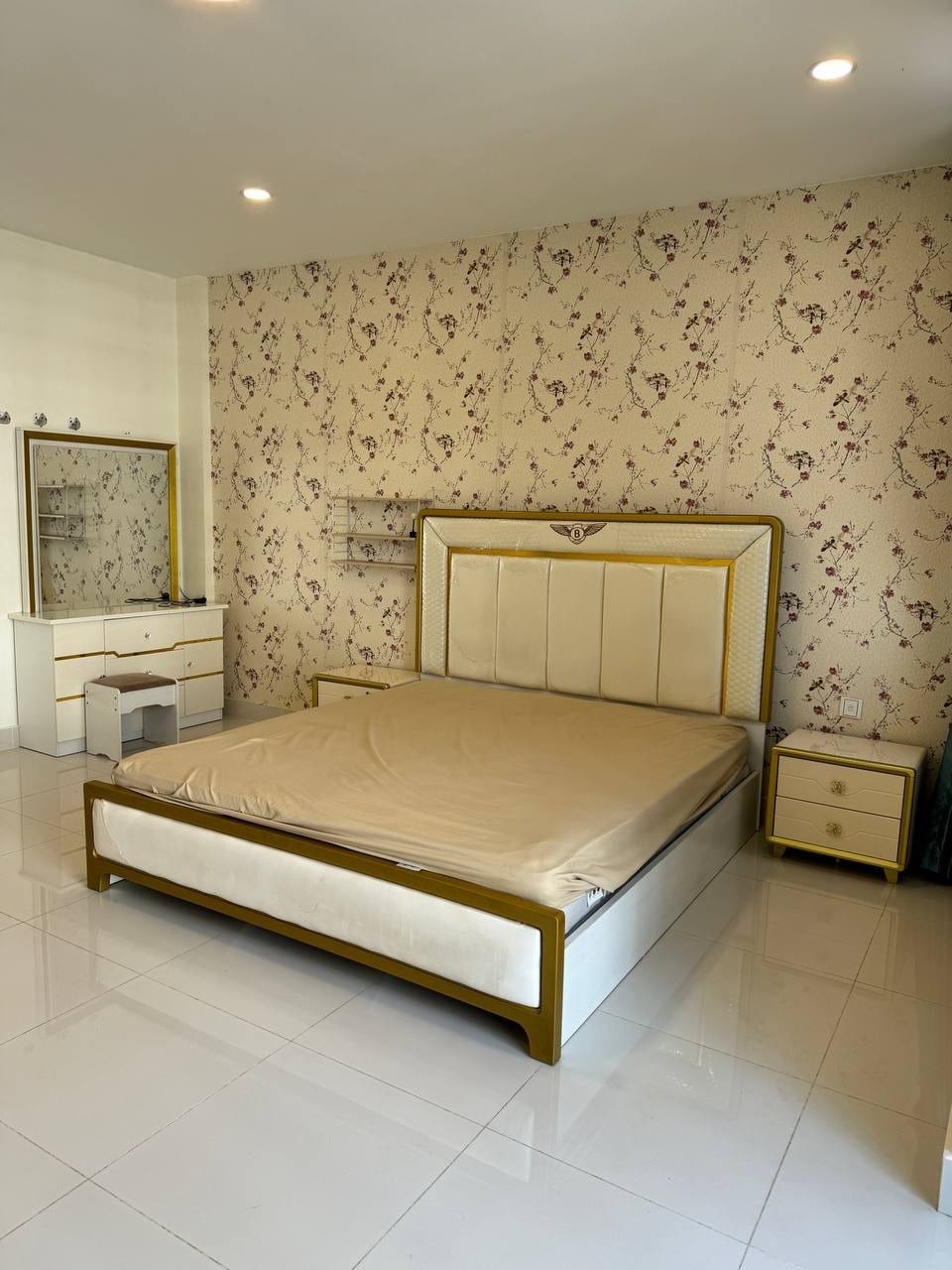 Affordable Link Villa Near National Road 1, Chbar Ampov, Chbar Ampov, Phnom Penh
