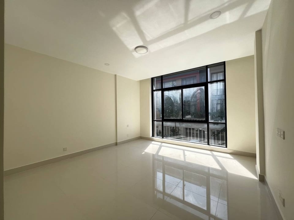 Affordable shophouse near National Road 1, Chbar Ampov, view 2