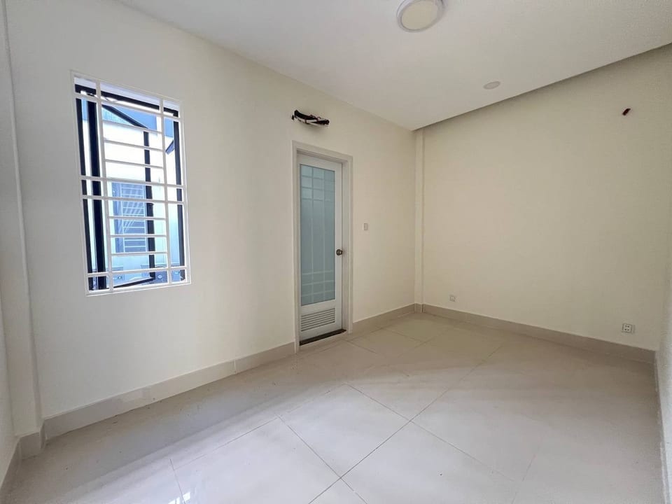 Affordable shophouse near National Road 1, Chbar Ampov, view 3