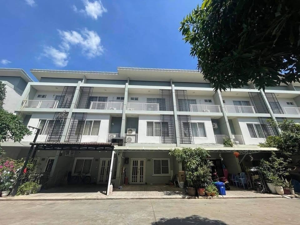 Affordable Three-Bedroom Link House, Nirouth, Boeung Snor, Chbar Ampov, Phnom Penh