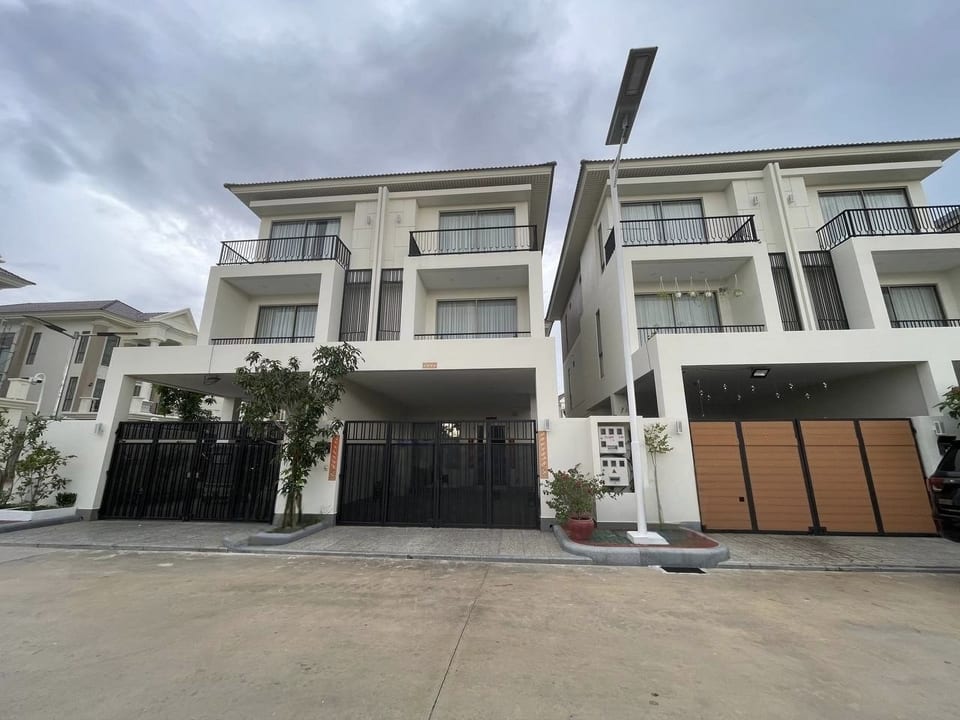 Contemporary Four Bedroom Twin Villa, Eco Poli, Boeung Snor, Chbar Ampov, 金边