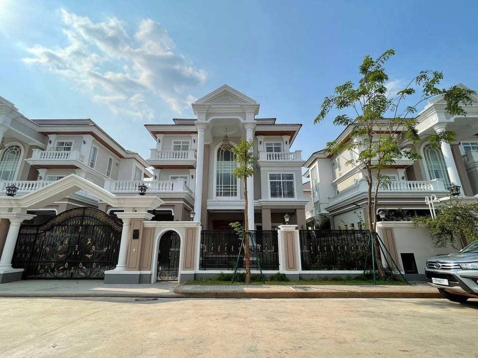 Corner Villa for Residence or Office, Boeung Snor, Chbar Ampov, Phnom Penh
