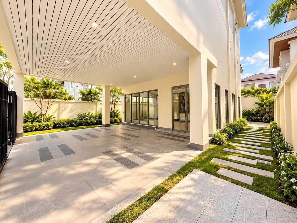 Detached Marble-Finished Villa on Main Road, Peng Huot, view 2
