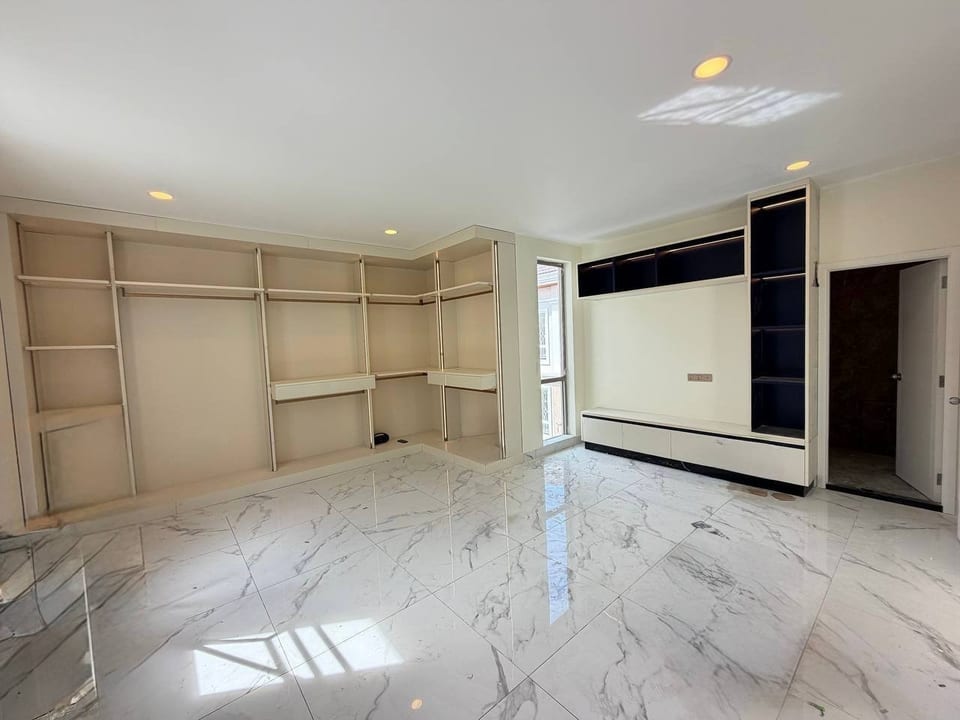 Detached Villa On Main Eco Sunrise Road, Boeung Snor, view 8