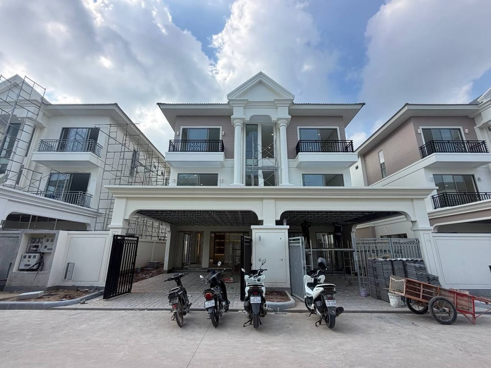 East Facing Twin Villa with Extra Rear Space, Boeung Snor, Chbar Ampov, 金边