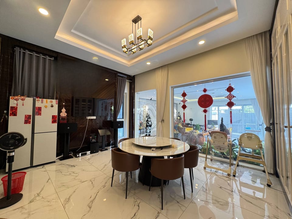Eight-Bedroom Queen Corner Villa, Fully Furnished, Boeung Snor, view 6
