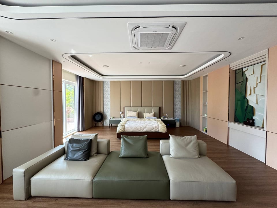 Eight-Bedroom Queen Corner Villa, Fully Furnished, Boeung Snor, view 7