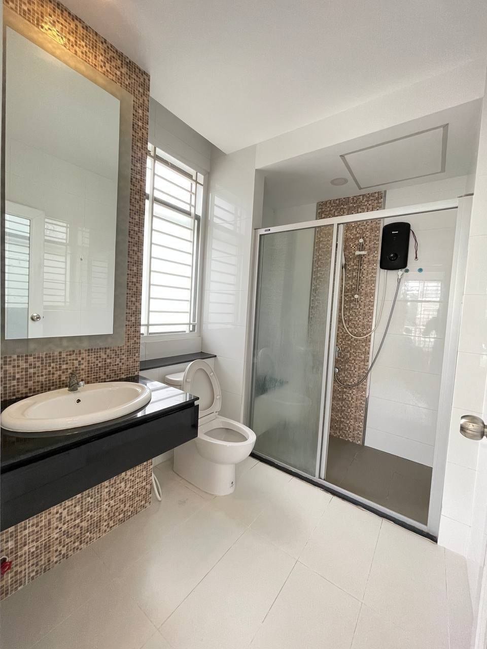 Five-Bedroom Corner Villa, South Facing, Boeung Snor, view 5