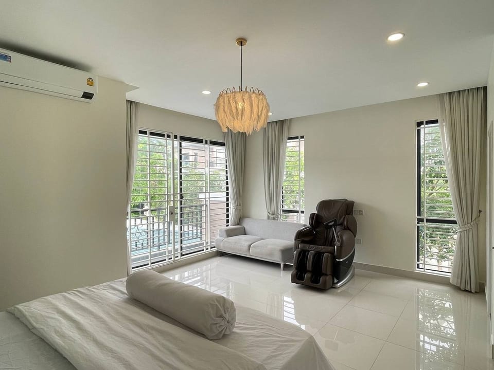 Five-Bedroom Corner Villa, South Facing, Boeung Snor, view 6