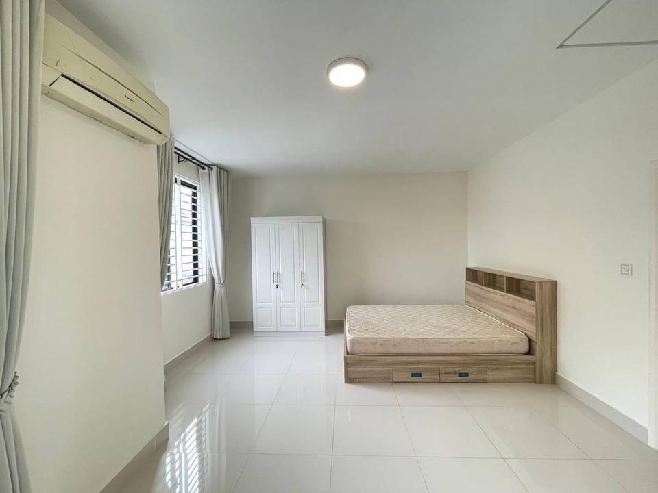 Five-Bedroom Corner Villa, South Facing, Boeung Snor, view 7