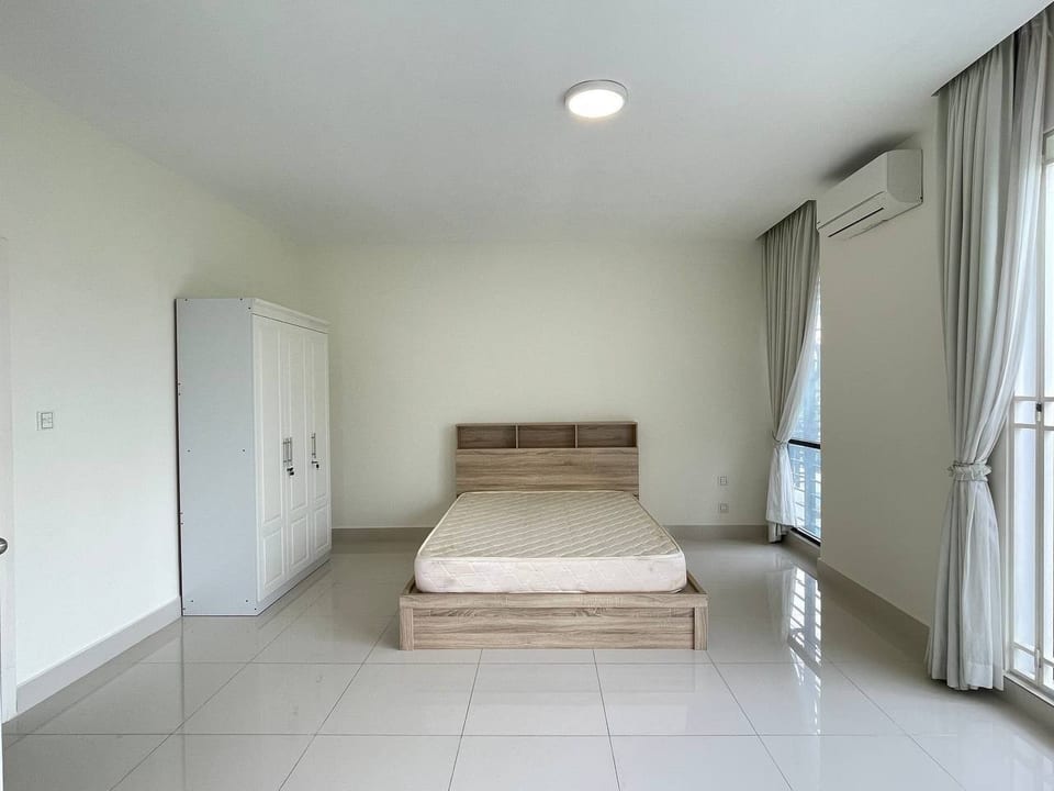 Five-Bedroom Corner Villa, South Facing, Boeung Snor, view 8
