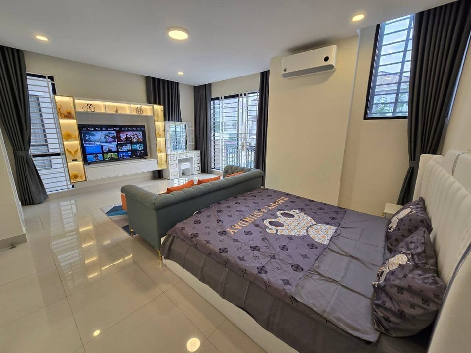Five-Bedroom Twin Villa in a Secure Borey, Boeung Snor, Chbar Ampov, Phnom Penh