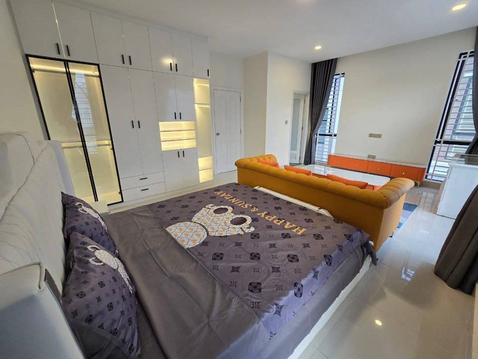 Five-Bedroom Twin Villa in a Secure Borey, Boeung Snor, view 3
