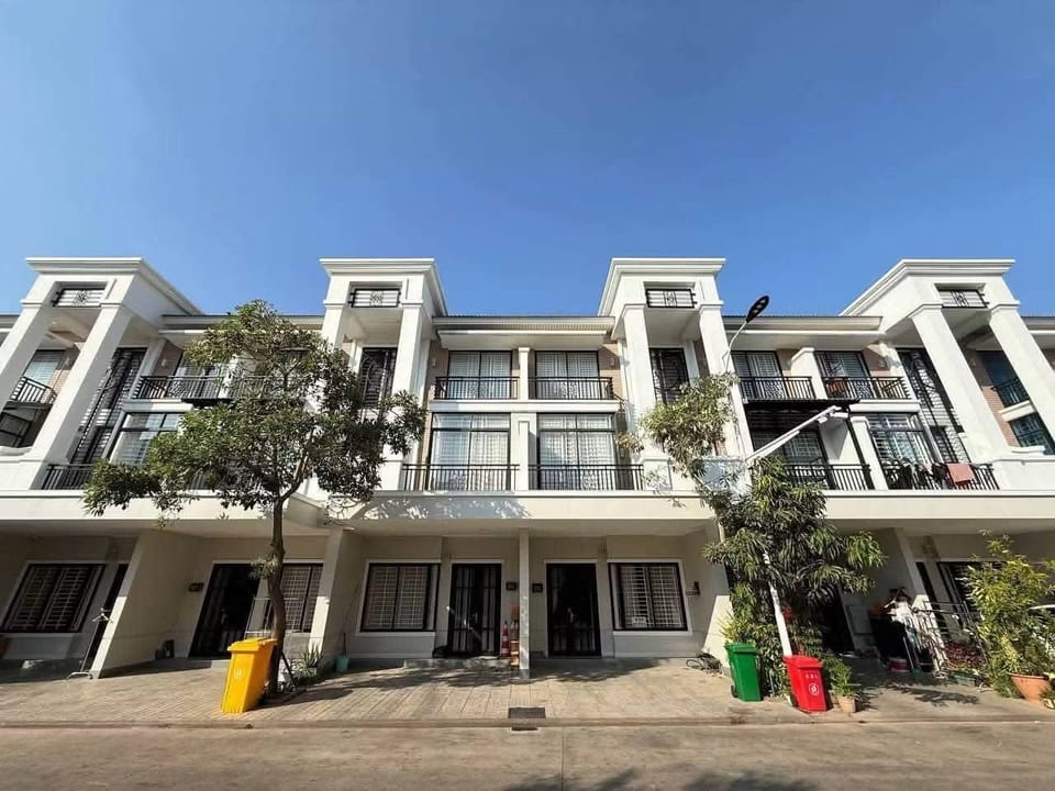 Five-Bedroom Twin Villa in a Secure Borey, Boeung Snor, view 4