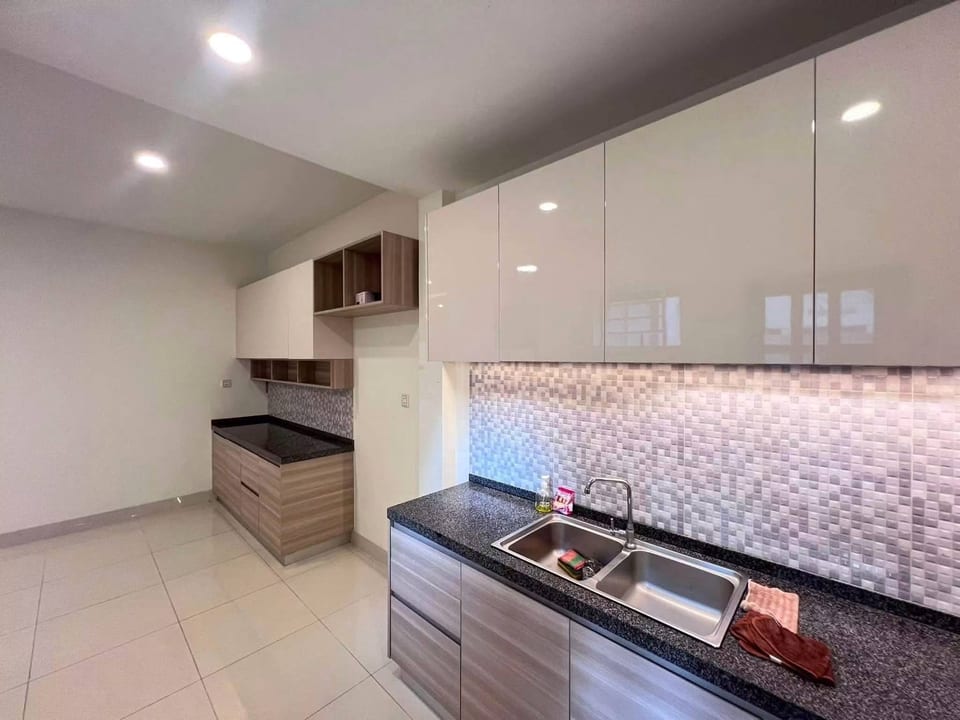 Five-Bedroom Twin Villa in a Secure Borey, Boeung Snor, view 7