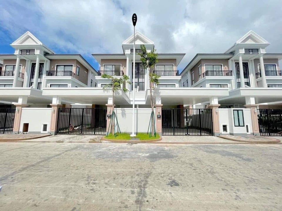Five-Bedroom Twin Villa With Furnishings, Borey Peng Huot, Chbar Ampov, Phnom Penh