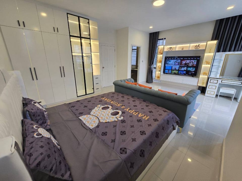 Five-Bedroom Twin Villa With Furnishings, Borey Peng Huot, view 6