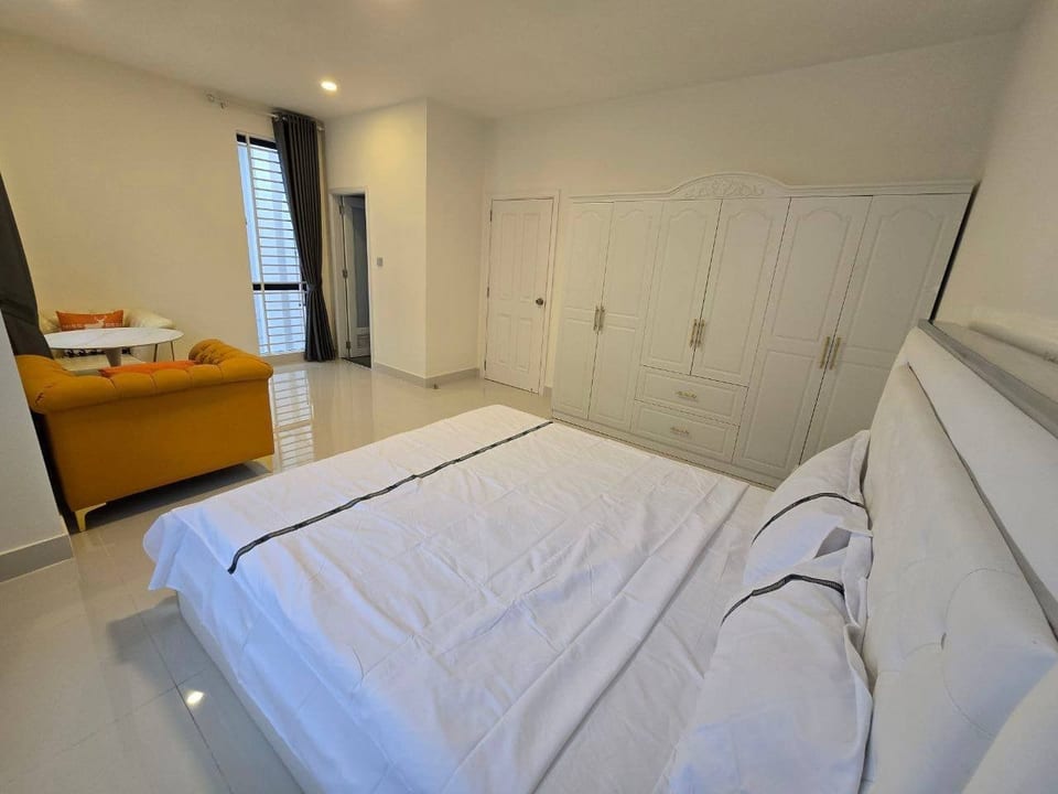 Five-Bedroom Twin Villa With Furnishings, Borey Peng Huot, view 8