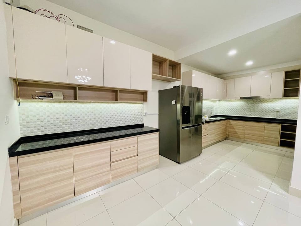Four-bedroom Classic link house, furnished, Boeung Snor, view 4