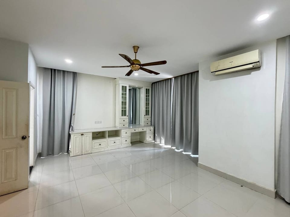 Four Bedroom Euroville Villa on Hard Title, view 7