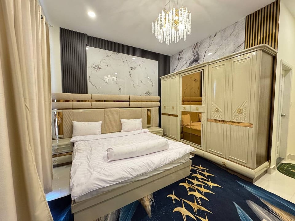 Four Bedroom Link Villa on Hard Title, Boeung Snor, view 3