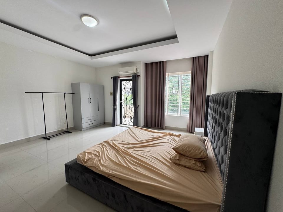 Four Bedroom Link Villa on Hard Title, Boeung Snor, view 4