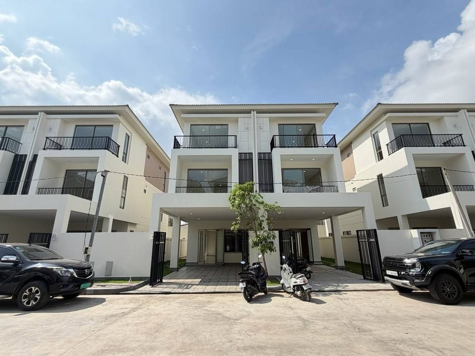 Four-Bedroom Modern Twin Villa, National Road 1, Chbar Ampov, Phnom Penh