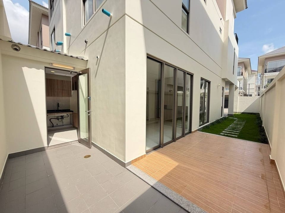 Four-Bedroom Modern Twin Villa, National Road 1, view 2