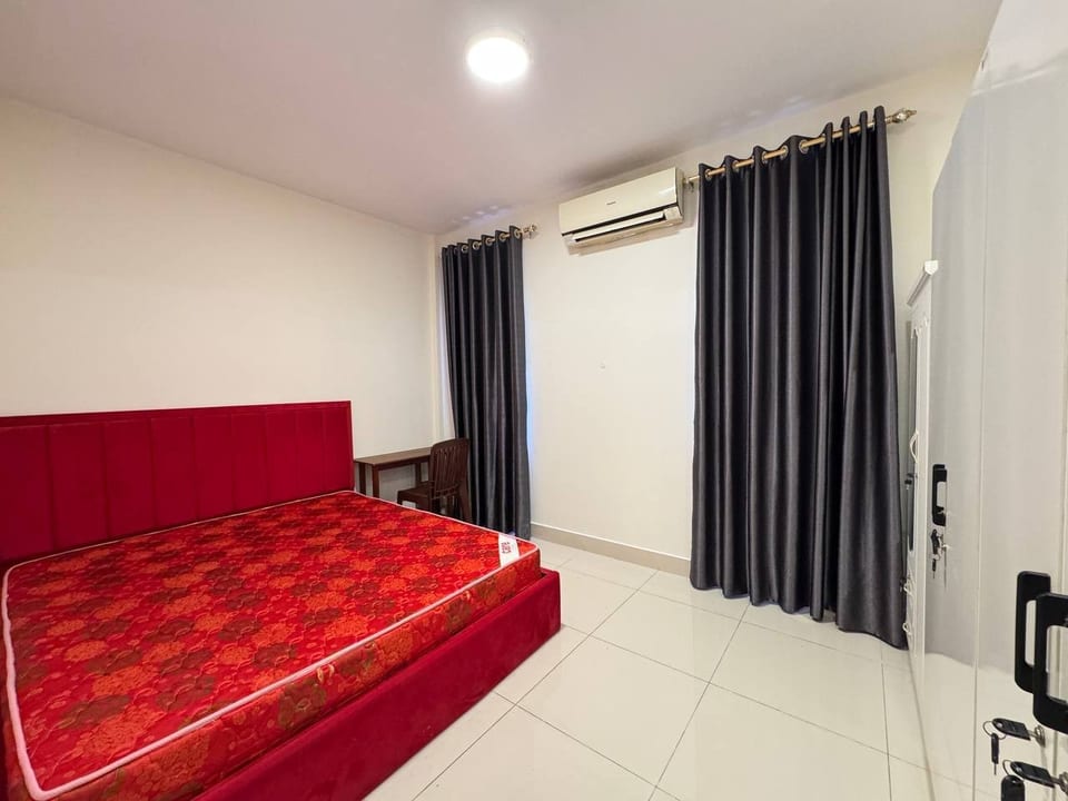 Four Bedroom Shophouse, Hard Title, Chbar Ampov, view 3