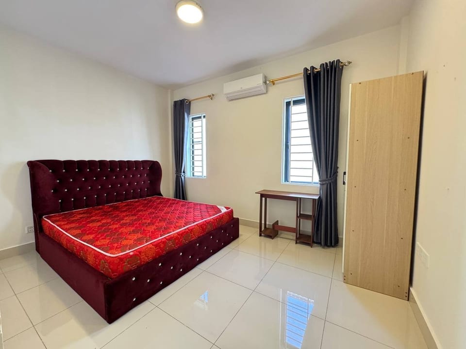 Four Bedroom Shophouse, Hard Title, Chbar Ampov, view 4