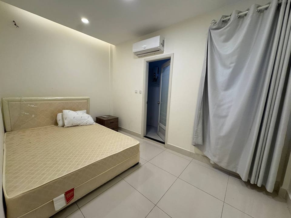 Four Bedroom Shophouse on Hard Title, Boeung Snor, view 8