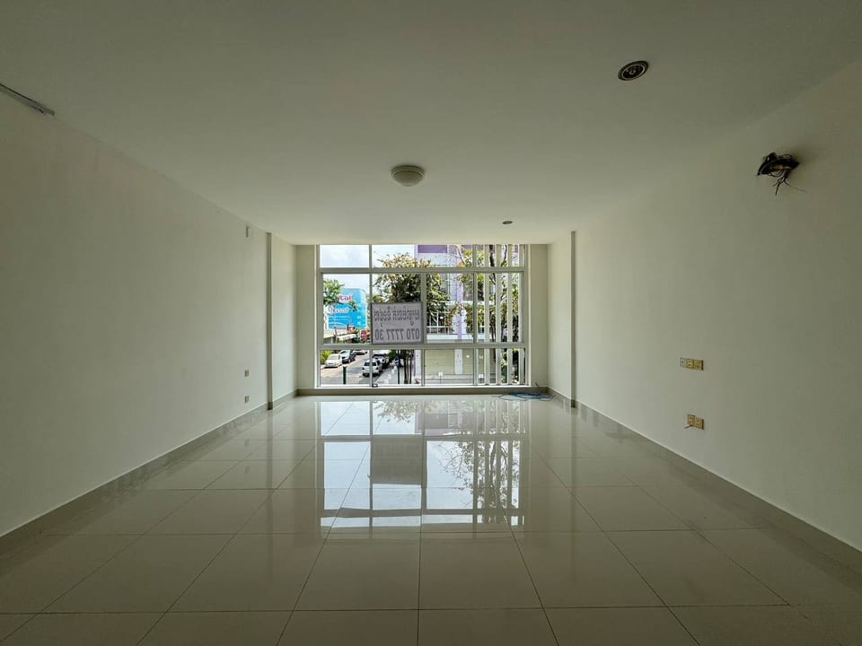 Four Bedroom Shophouse on Polaris Boulevard, Boeung Snor, Chbar Ampov, Phnom Penh