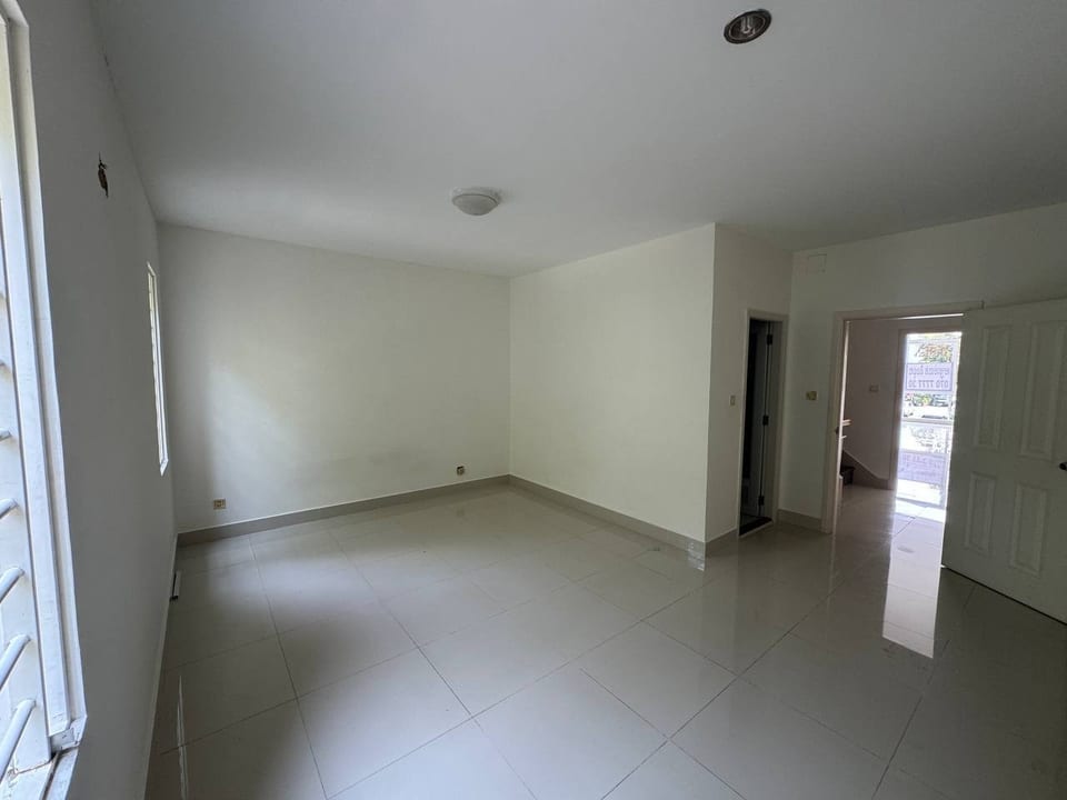Four Bedroom Shophouse on Polaris Boulevard, Boeung Snor, view 2