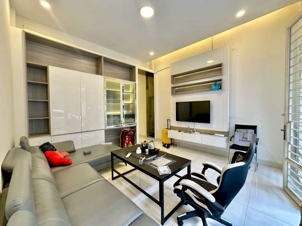Four Bedroom Shophouse with Shopfront, Borey Peng Huot, view 2