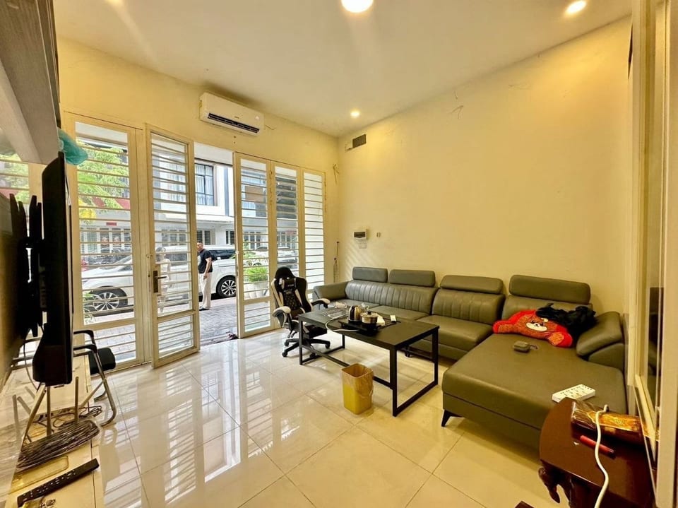 Four Bedroom Shophouse with Shopfront, Borey Peng Huot, view 3
