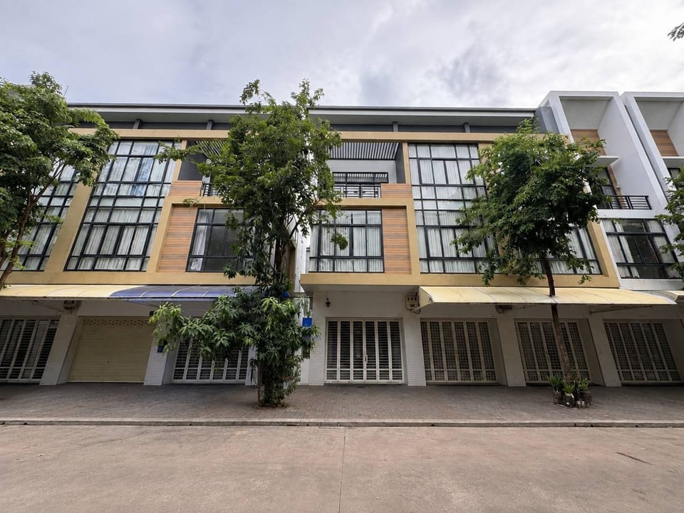 Four-bedroom shophouse with side land, Borey Peng Huot, Chbar Ampov, Phnom Penh