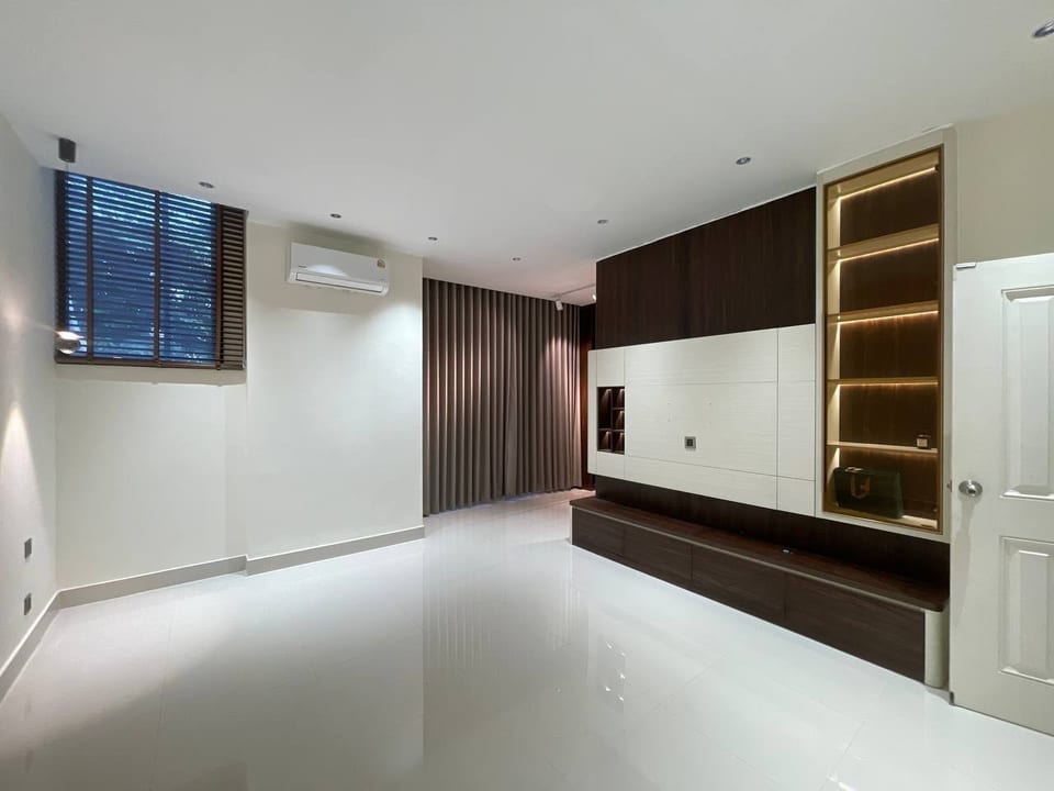 Four-bedroom twin villa, hard title, Boeung Snor, Phnom Penh, view 6